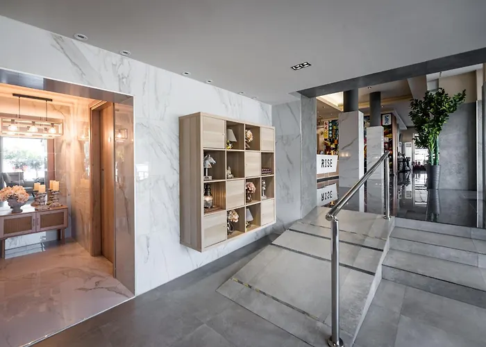 Отель Rise Urban Art Ларнака