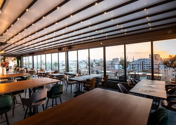 Отель Rise Urban Art